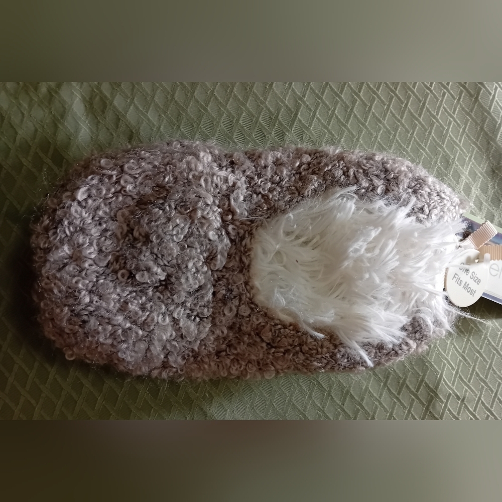 Lemon NWT Fuzzy Brown and White Slippers